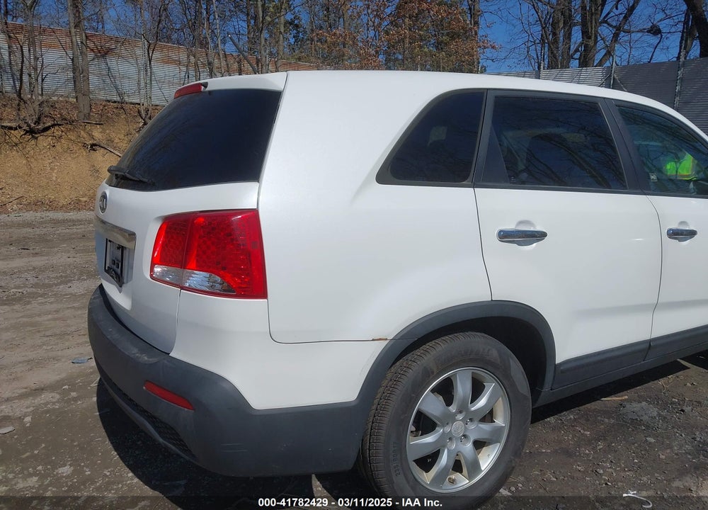 2011 KIA SORENTO VIN: 5XYKT3A18BG098989