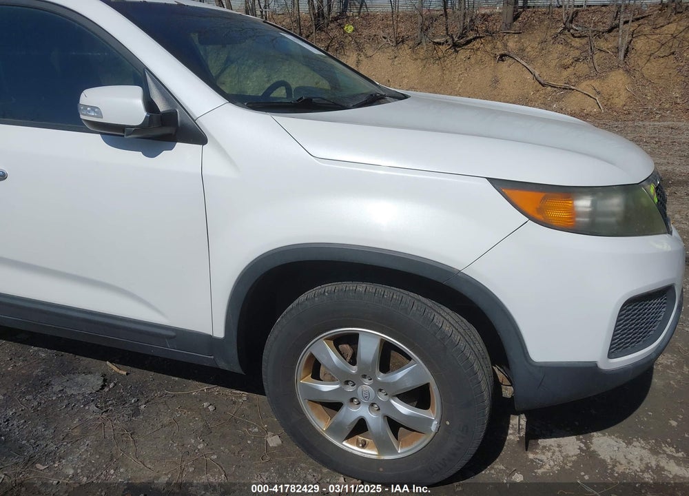 2011 KIA SORENTO VIN: 5XYKT3A18BG098989