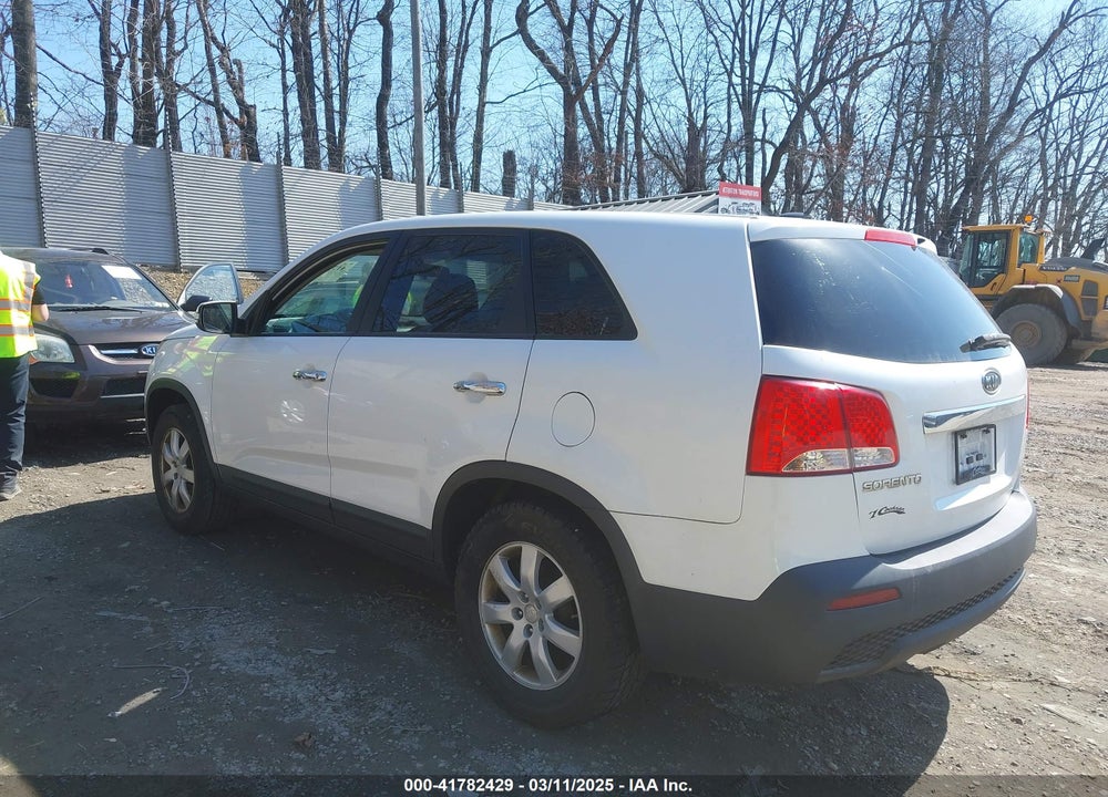 2011 KIA SORENTO VIN: 5XYKT3A18BG098989