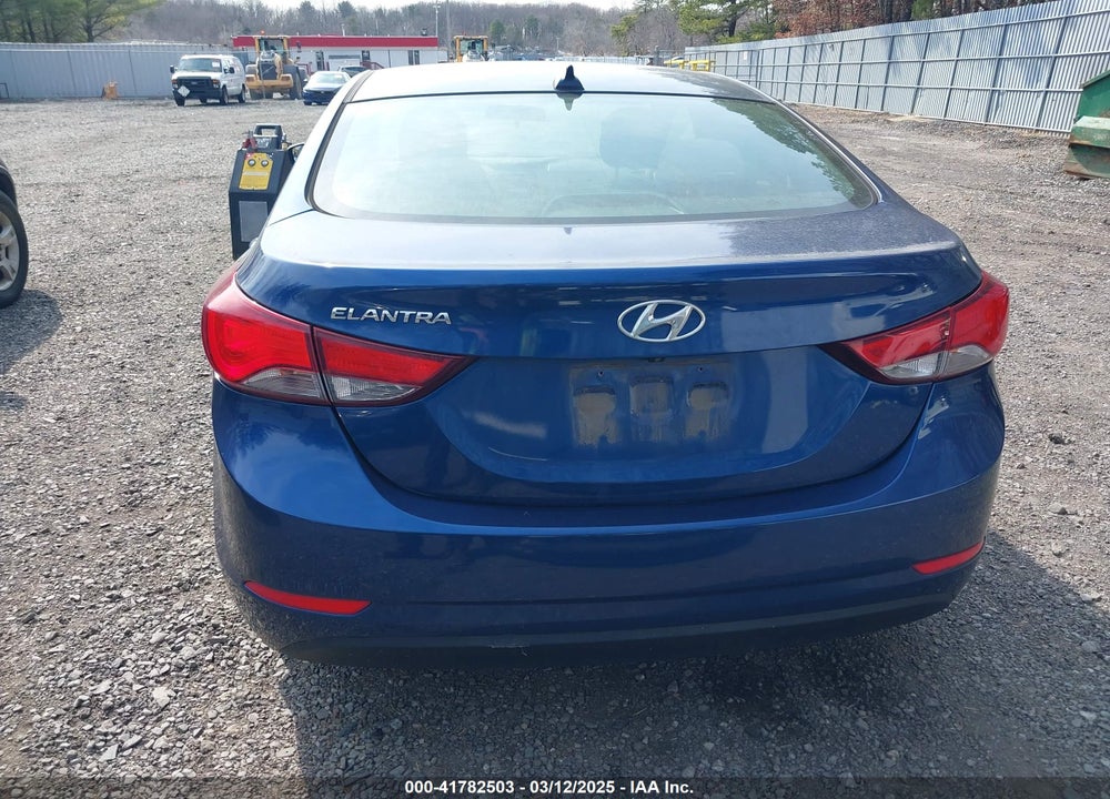 2016 HYUNDAI ELANTRA VIN: 5NPDH4AE5GH654369