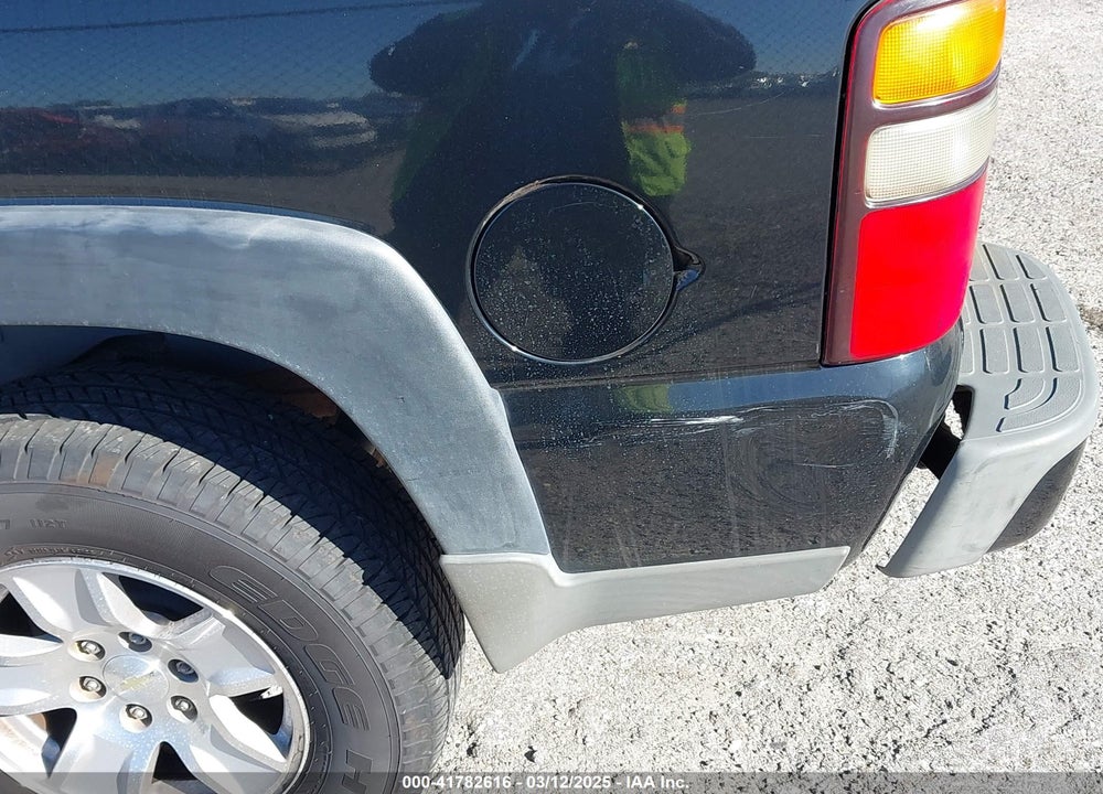 2004 CHEVROLET TAHOE VIN: 1GNEK13Z64R184420