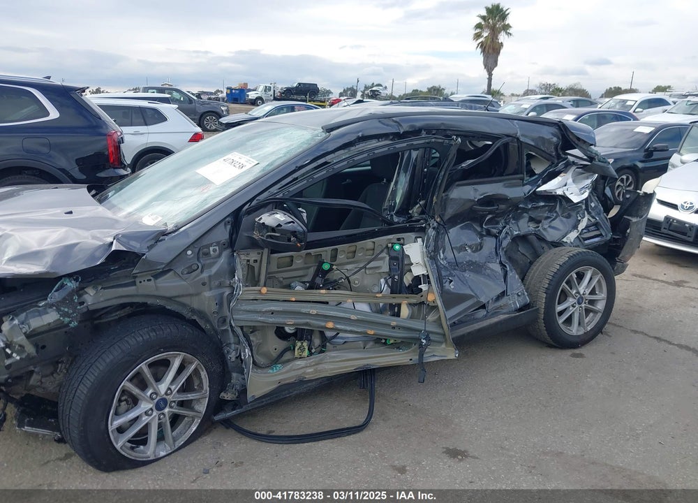 2017 FORD FOCUS SE VIN: 1FADP3K29HL277209