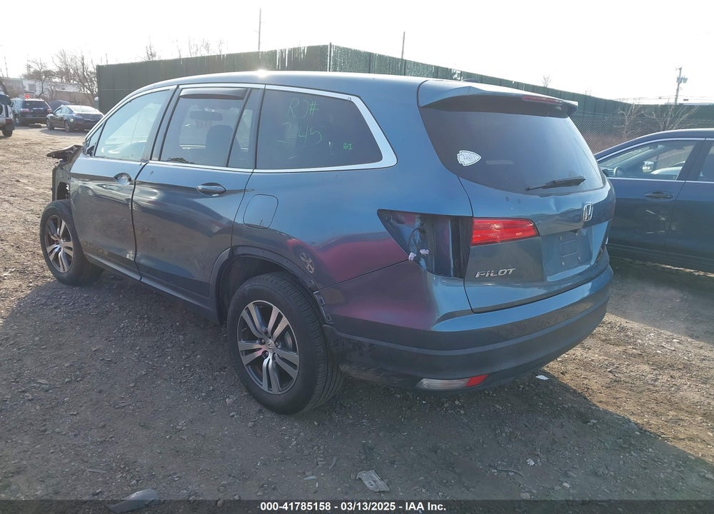 2017 HONDA PILOT VIN: 5FNYF6H5XHB060272