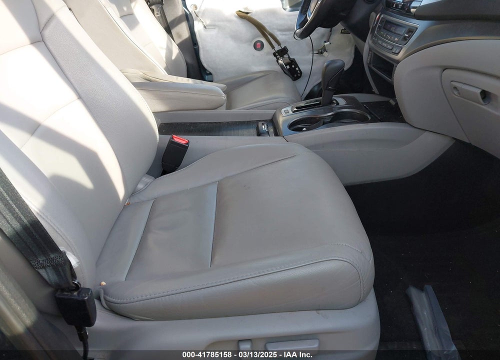 2017 HONDA PILOT VIN: 5FNYF6H5XHB060272