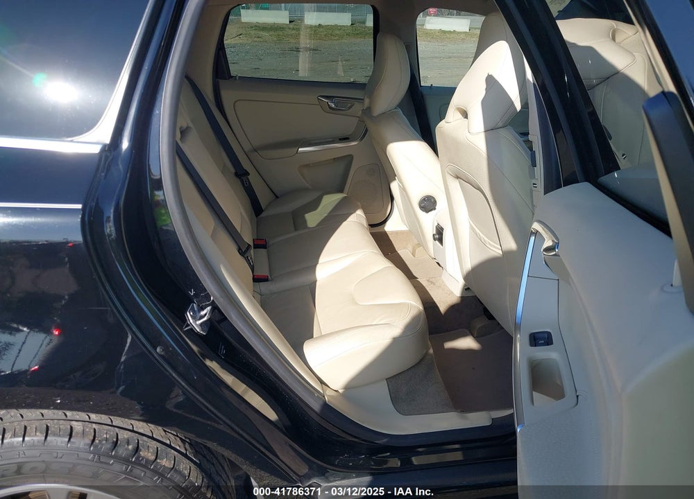 2014 VOLVO XC60 VIN: YV4952DL7E2518995