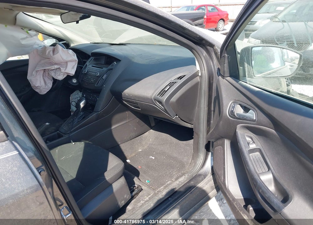 2017 FORD FOCUS SE VIN: 1FADP3F28HL204391