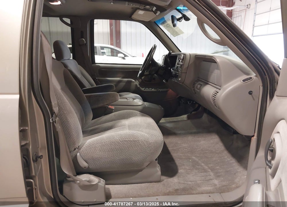 1999 GMC SUBURBAN 2500 VIN: 3GKGK26J0XG537434
