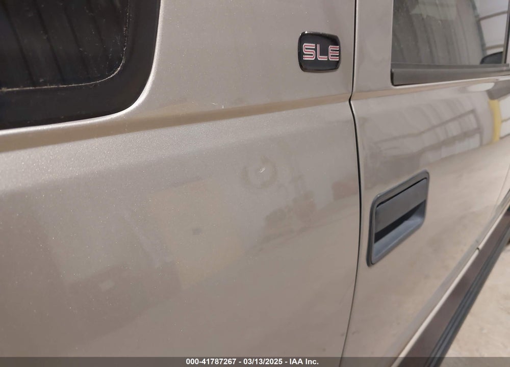 1999 GMC SUBURBAN 2500 VIN: 3GKGK26J0XG537434