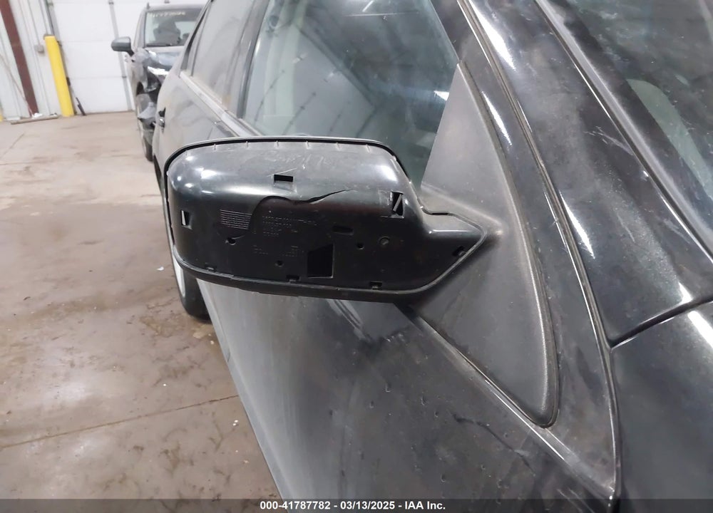 2011 FORD FUSION VIN: 3FAHP0HA7BR288202