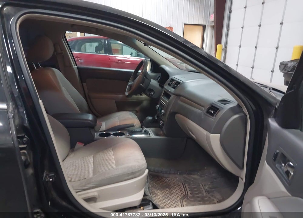 2011 FORD FUSION VIN: 3FAHP0HA7BR288202