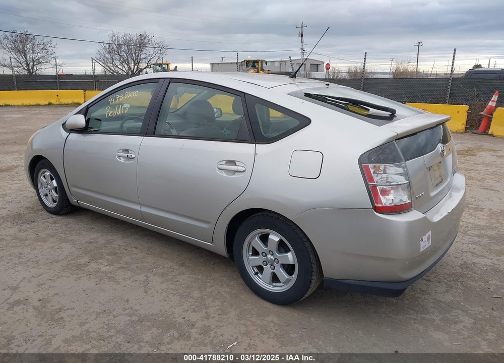 2005 TOYOTA PRIUS VIN: JTDKB20U657015182