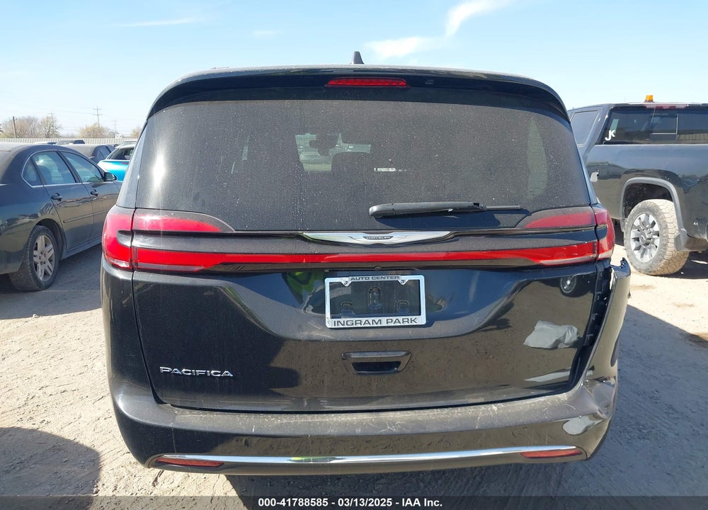 2022 CHRYSLER PACIFICA TOURING L VIN: 2C4RC1BG8NR169579