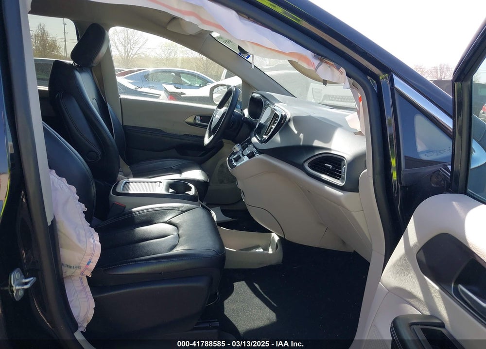 2022 CHRYSLER PACIFICA TOURING L VIN: 2C4RC1BG8NR169579