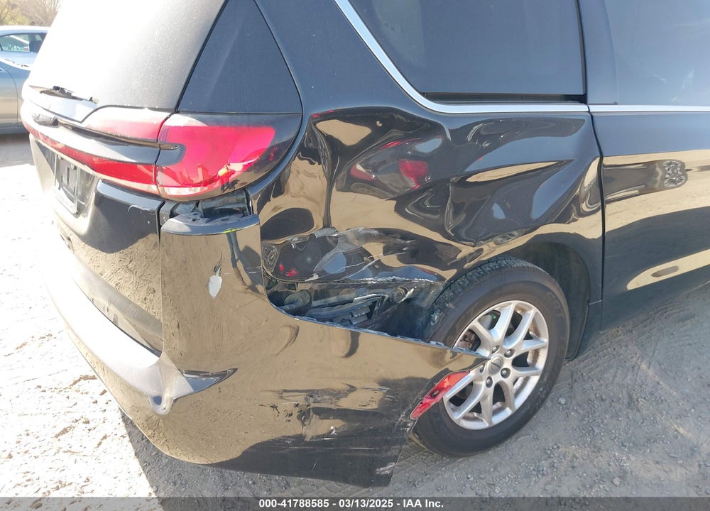2022 CHRYSLER PACIFICA TOURING L VIN: 2C4RC1BG8NR169579