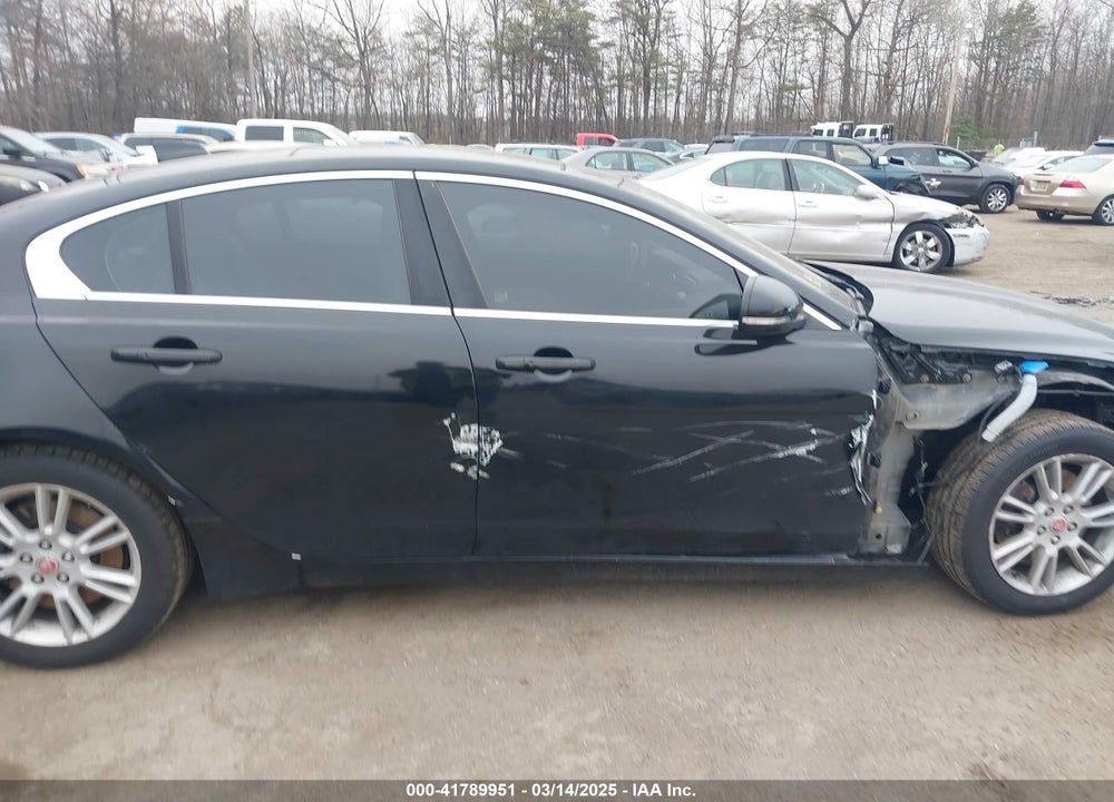2019 JAGUAR XE 25T PREMIUM VIN: SAJAD4FX1KCP49252