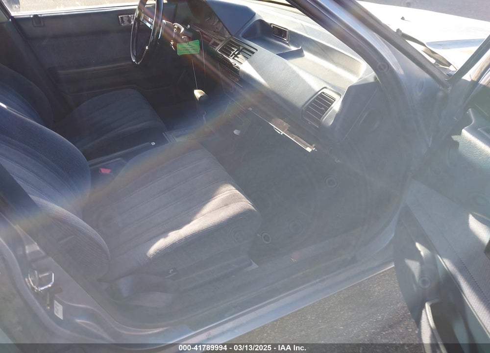 1989 HONDA ACCORD LXI VIN: JHMCA5645KC086617