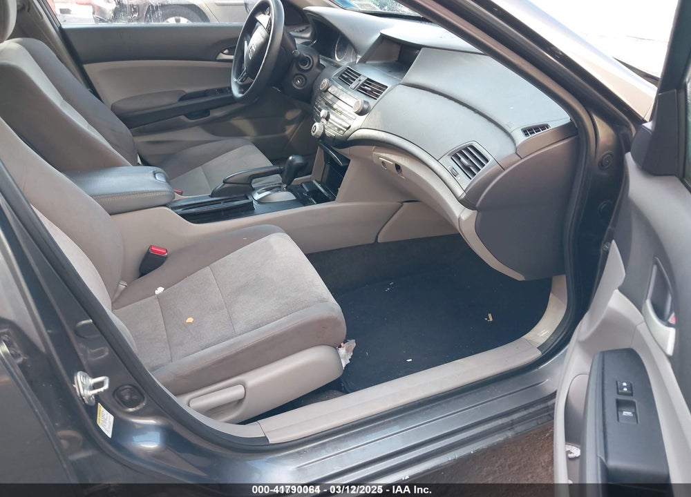 2010 HONDA ACCORD 2.4 LX-P VIN: 1HGCP2F45AA080018