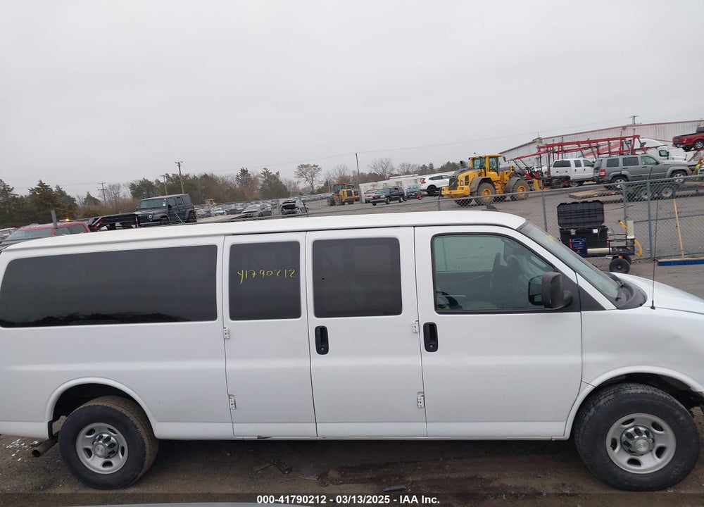 2020 CHEVROLET EXPRESS PASSENGER RWD 3500 EXTENDED WHEELBASE LT VIN: 1GAZGPFG5L1159202
