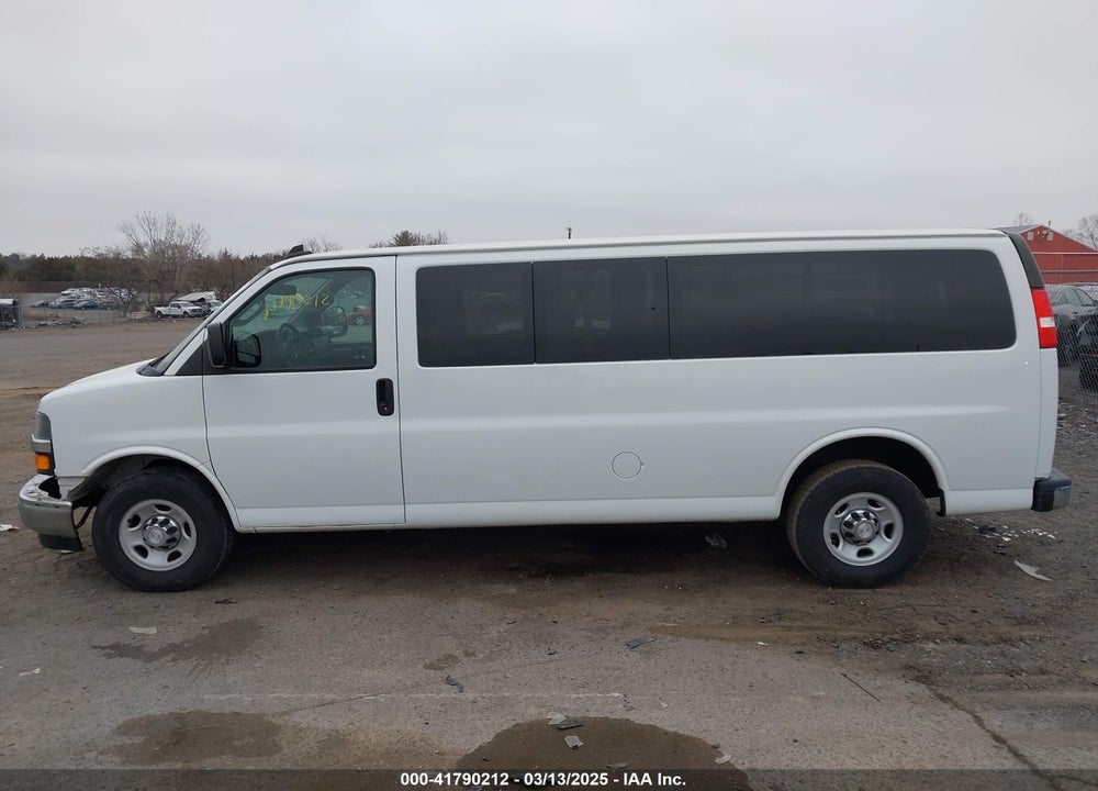 2020 CHEVROLET EXPRESS PASSENGER RWD 3500 EXTENDED WHEELBASE LT VIN: 1GAZGPFG5L1159202