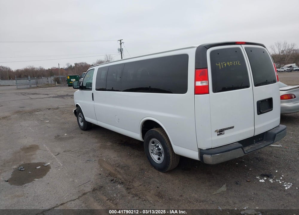2020 CHEVROLET EXPRESS PASSENGER RWD 3500 EXTENDED WHEELBASE LT VIN: 1GAZGPFG5L1159202