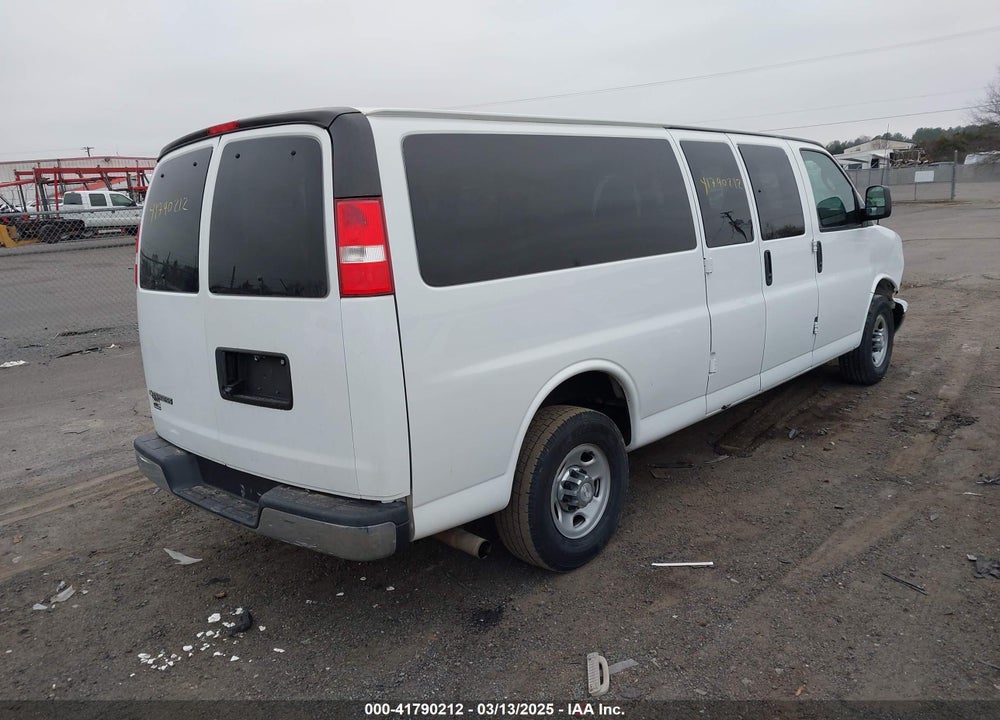 2020 CHEVROLET EXPRESS PASSENGER RWD 3500 EXTENDED WHEELBASE LT VIN: 1GAZGPFG5L1159202