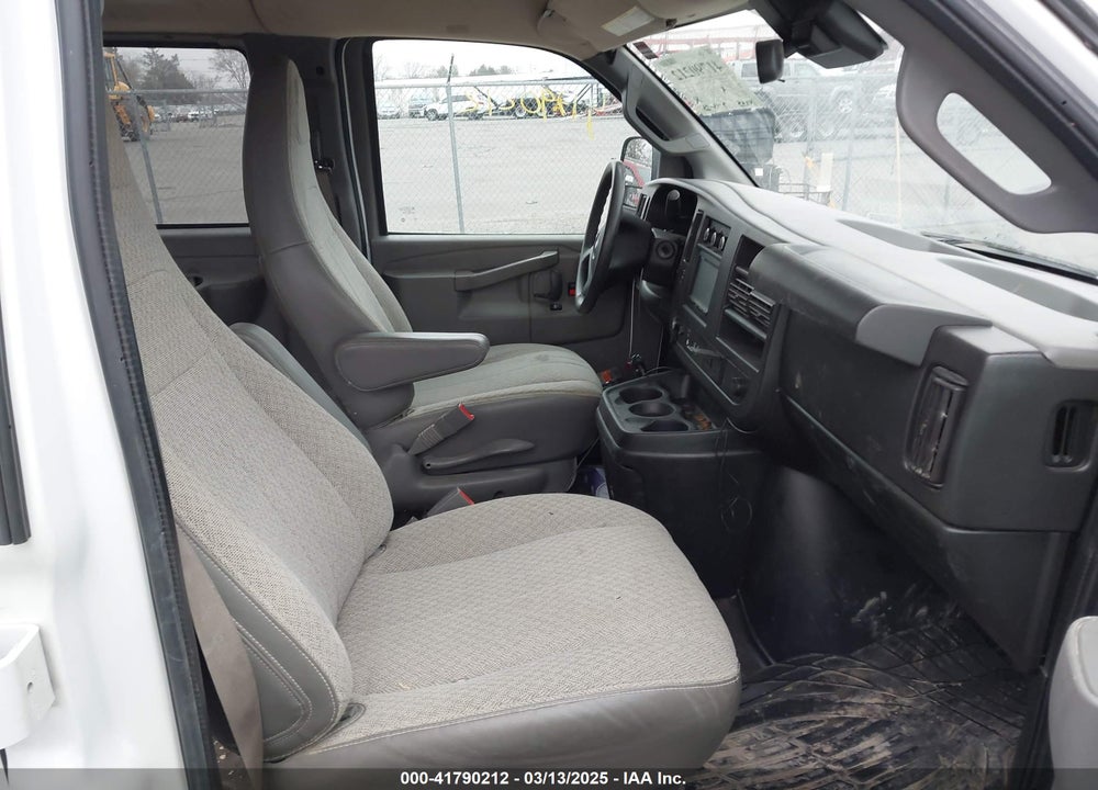 2020 CHEVROLET EXPRESS PASSENGER RWD 3500 EXTENDED WHEELBASE LT VIN: 1GAZGPFG5L1159202