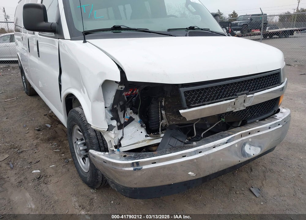 2020 CHEVROLET EXPRESS PASSENGER RWD 3500 EXTENDED WHEELBASE LT VIN: 1GAZGPFG5L1159202