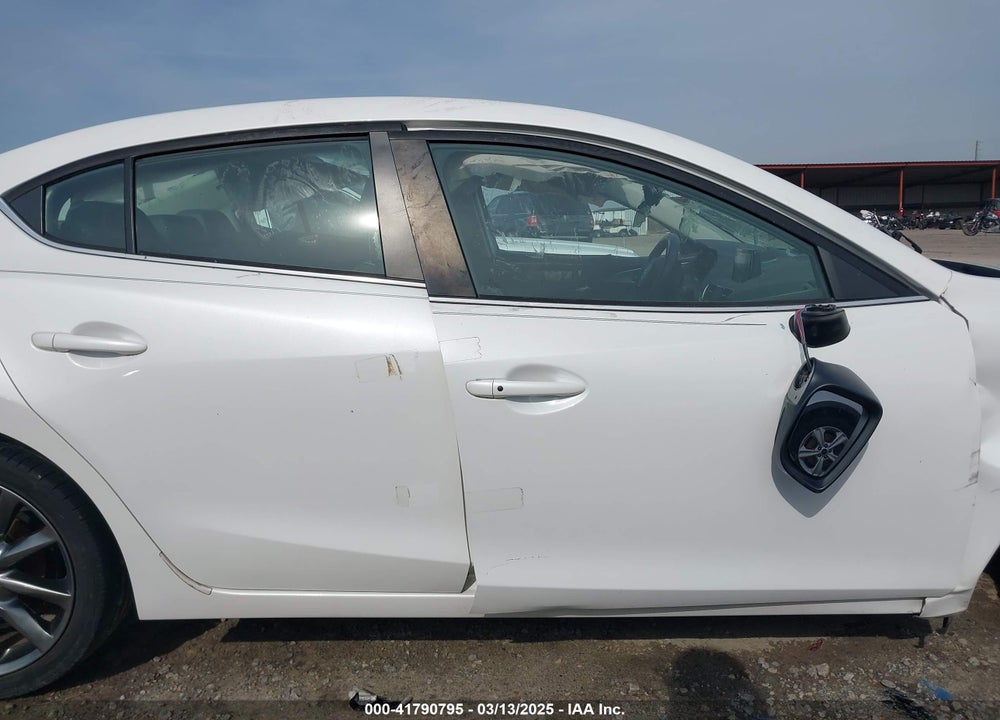 2018 MAZDA 3 TOURING VIN: 3MZBN1V30JM237117