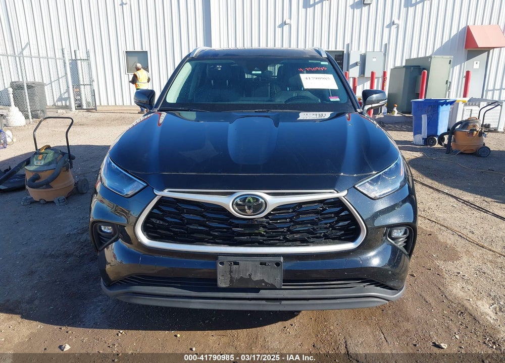 2022 TOYOTA HIGHLANDER VIN: 5TDHZRBH4NS567218