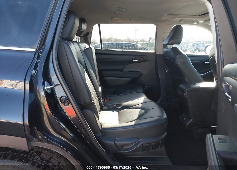 2022 TOYOTA HIGHLANDER VIN: 5TDHZRBH4NS567218