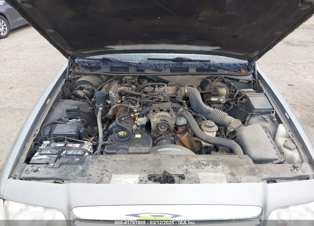 1999 FORD CROWN VICTORIA VIN: 2FAFP74W4XX192490