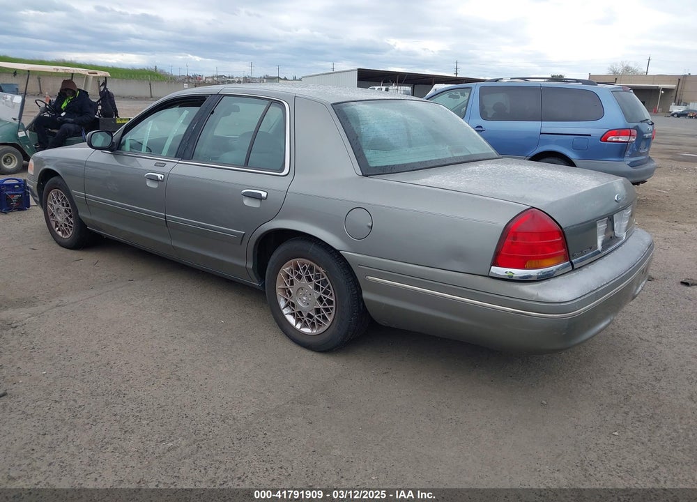 1999 FORD CROWN VICTORIA VIN: 2FAFP74W4XX192490