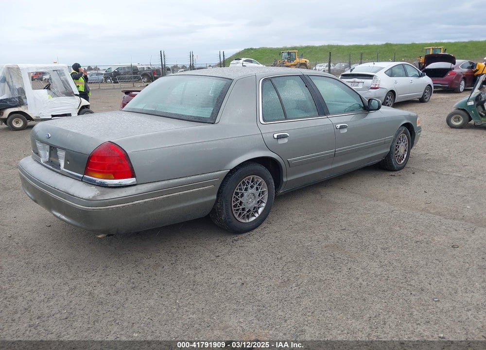 1999 FORD CROWN VICTORIA VIN: 2FAFP74W4XX192490
