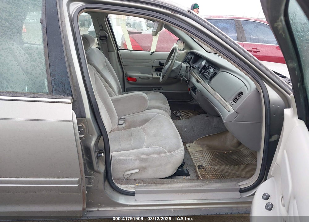 1999 FORD CROWN VICTORIA VIN: 2FAFP74W4XX192490