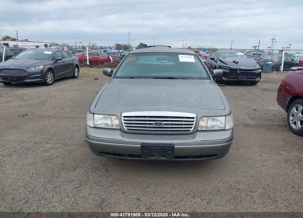 1999 FORD CROWN VICTORIA VIN: 2FAFP74W4XX192490