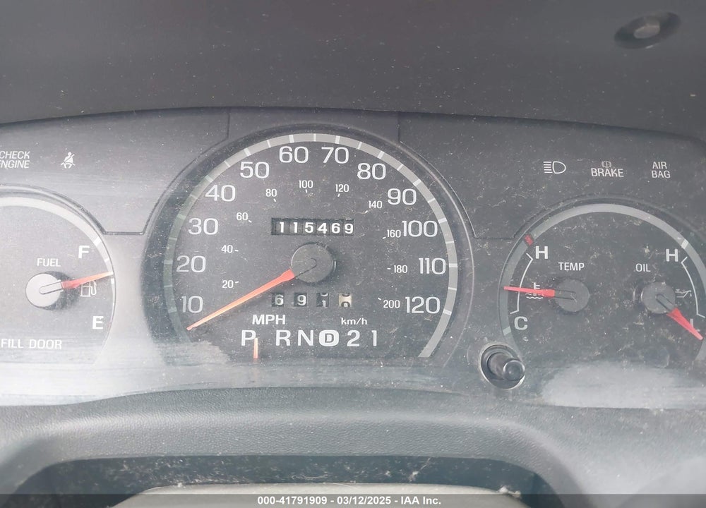 1999 FORD CROWN VICTORIA VIN: 2FAFP74W4XX192490