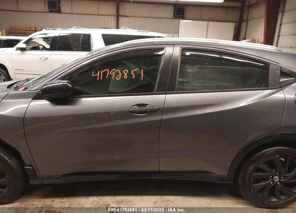 2021 HONDA HR-V VIN: 3CZRU6H11MM744358