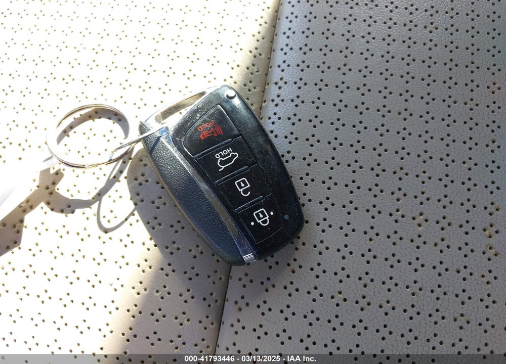 2013 HYUNDAI SANTA FE VIN: 5XYZU3LA3DG117220