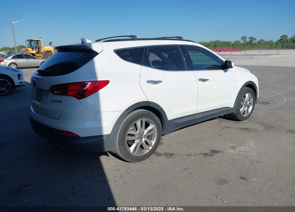 2013 HYUNDAI SANTA FE VIN: 5XYZU3LA3DG117220