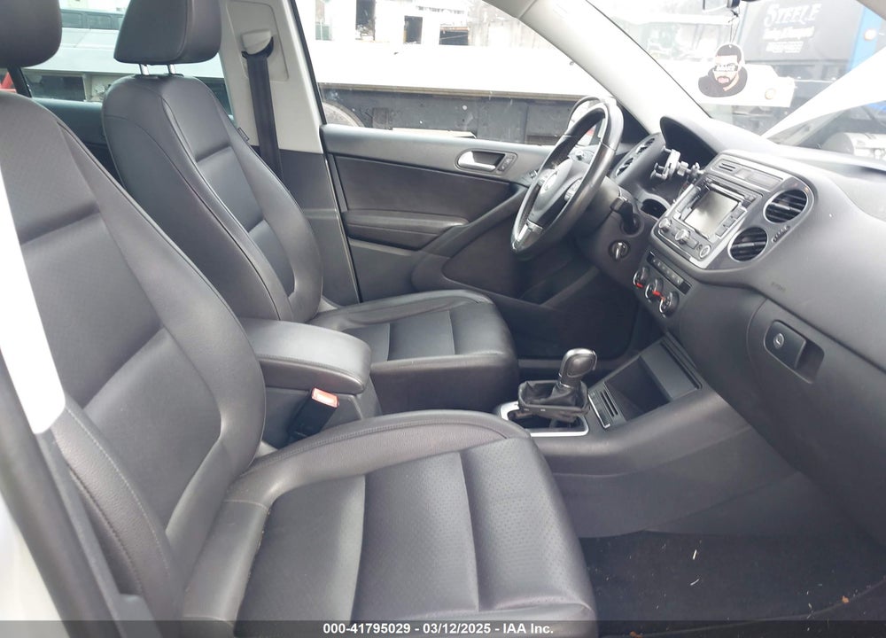 2013 VOLKSWAGEN TIGUAN VIN: WVGBV3AX8DW564470