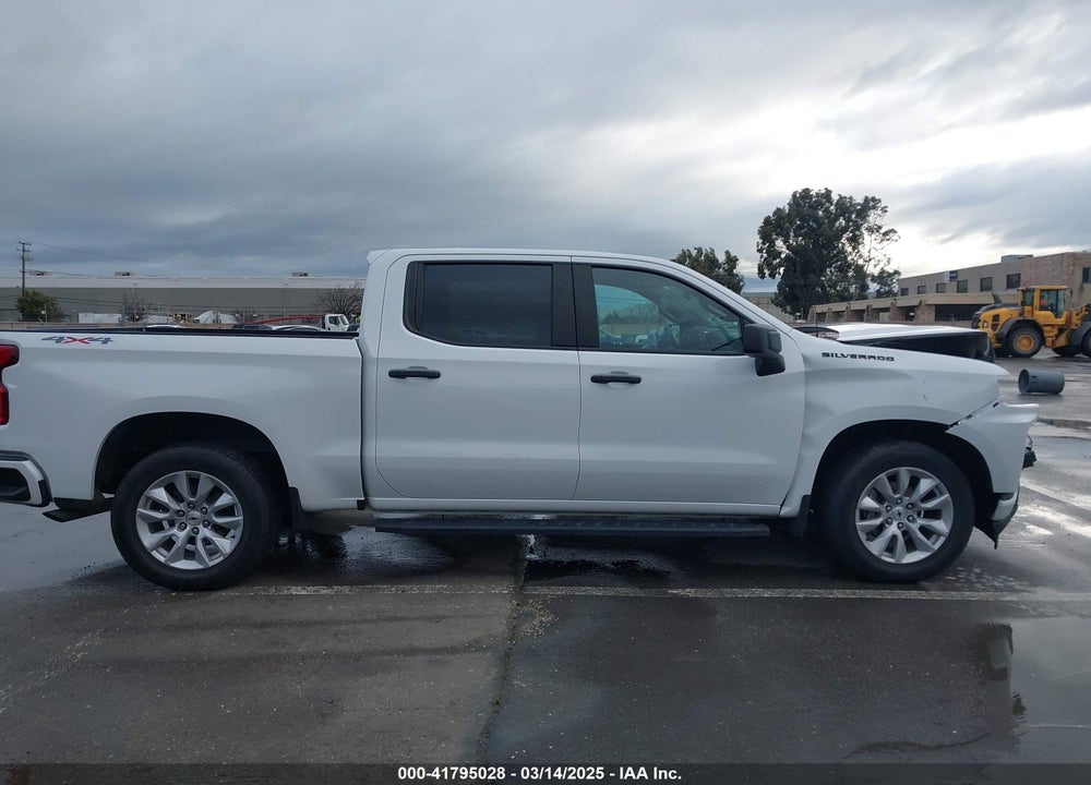 2021 CHEVROLET SILVERADO 1500 4WD SHORT BED CUSTOM VIN: 3GCPYBEK5MG426362