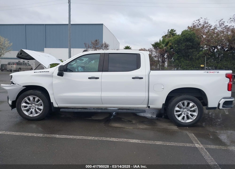 2021 CHEVROLET SILVERADO 1500 4WD SHORT BED CUSTOM VIN: 3GCPYBEK5MG426362