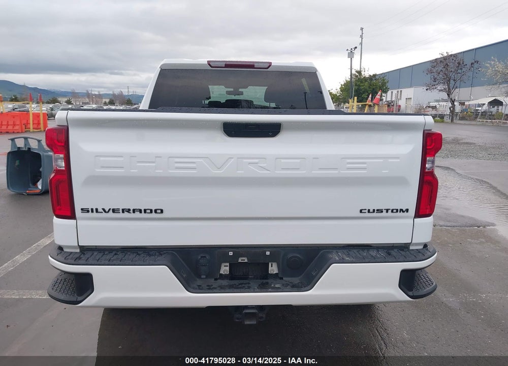 2021 CHEVROLET SILVERADO 1500 4WD SHORT BED CUSTOM VIN: 3GCPYBEK5MG426362