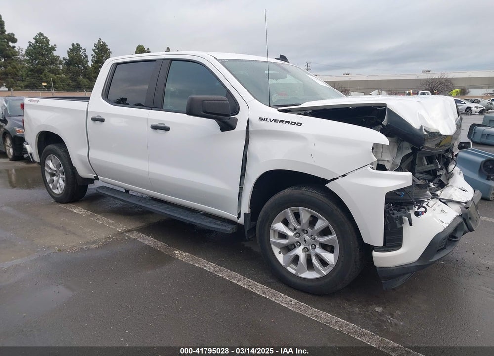 2021 CHEVROLET SILVERADO 1500 4WD SHORT BED CUSTOM VIN: 3GCPYBEK5MG426362