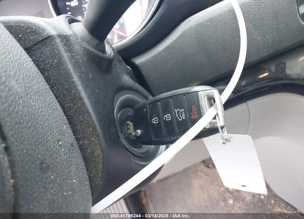 2017 KIA SEDONA VIN: KNDMA5C13H6280733