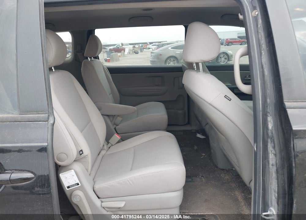 2017 KIA SEDONA VIN: KNDMA5C13H6280733