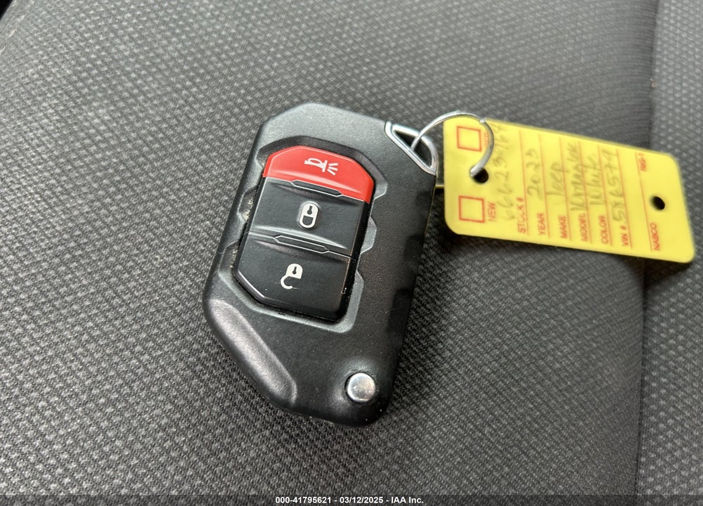 2023 JEEP WRANGLER / VIN: 1C4HJXENXPW586579