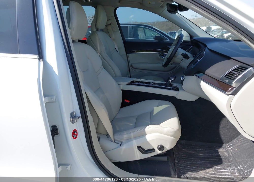 2018 VOLVO XC90 VIN: YV4102PK6J1386844