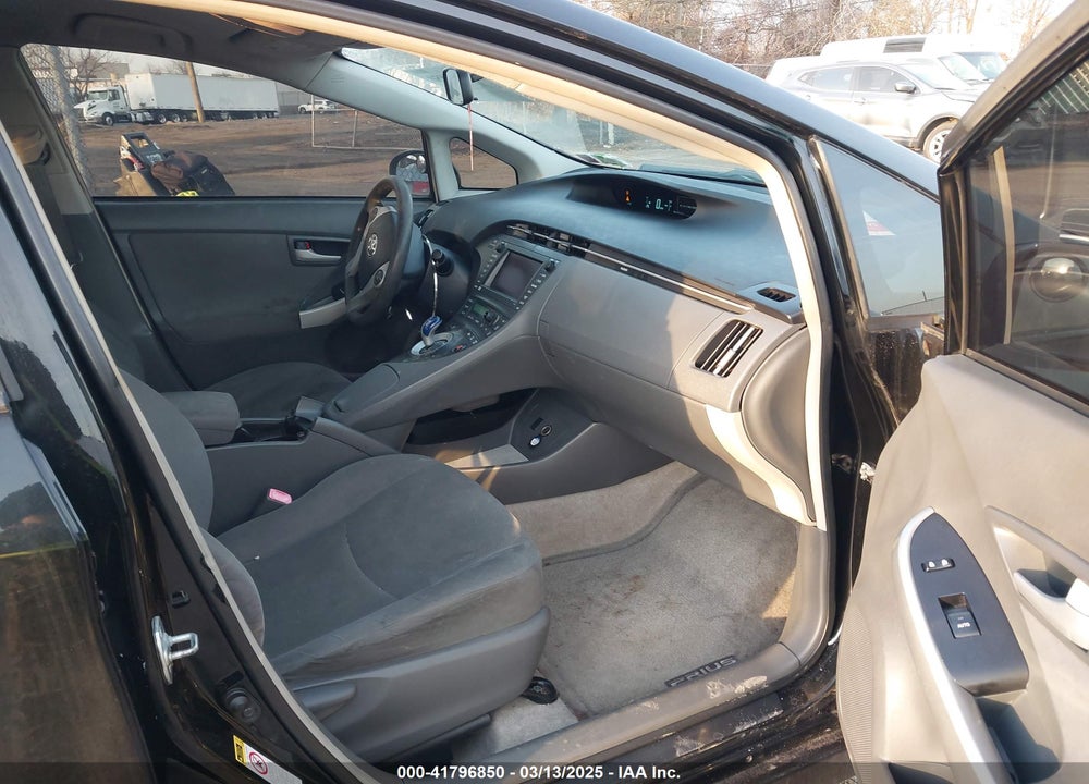 2011 TOYOTA PRIUS VIN: JTDKN3DU4B0300927