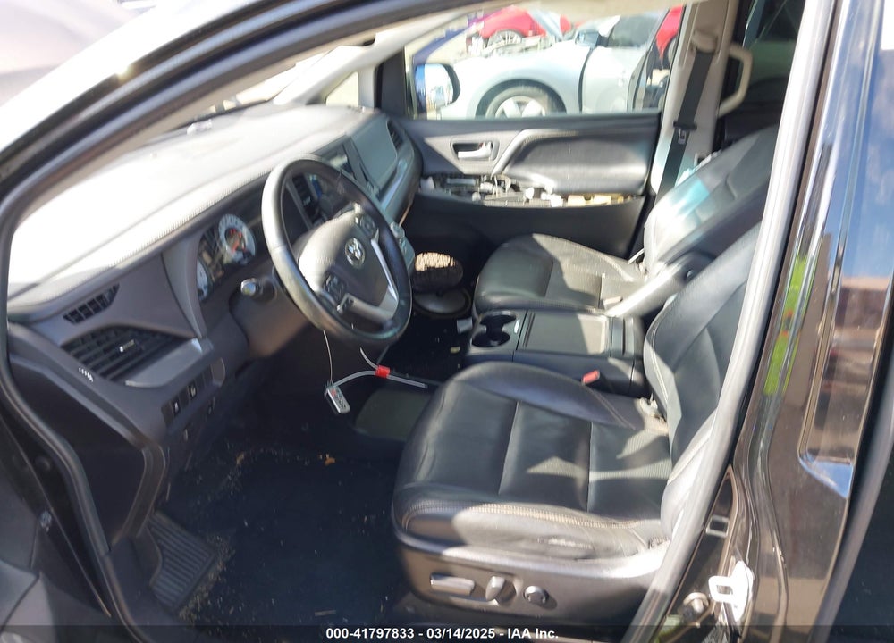 2015 TOYOTA SIENNA SE 8 PASSENGER/SE PREMIUM 8 PASSENGER VIN: 5TDXK3DC2FS605206